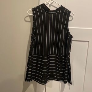 Nine West sleeveless shirt with side slits size L